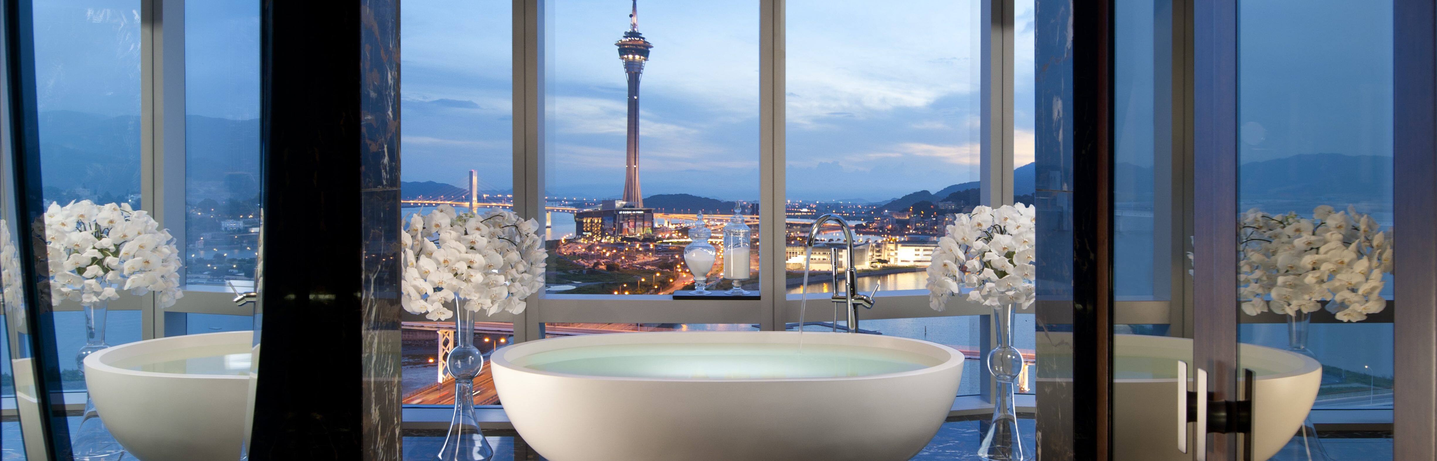 Our water side setting makes Mandarin Oriental, Macau 5-star in service and in style. 