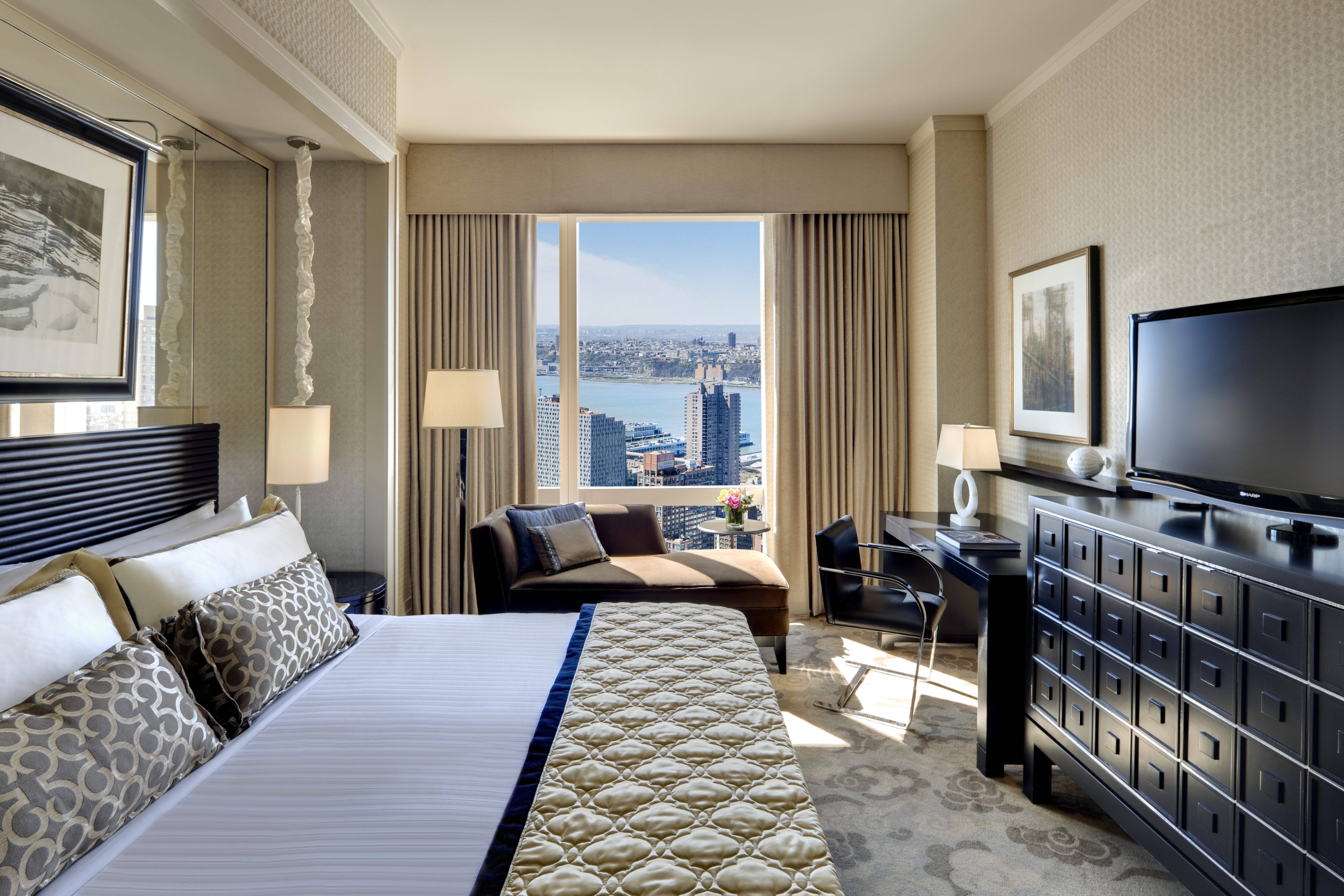 Deluxe Hudson River Room