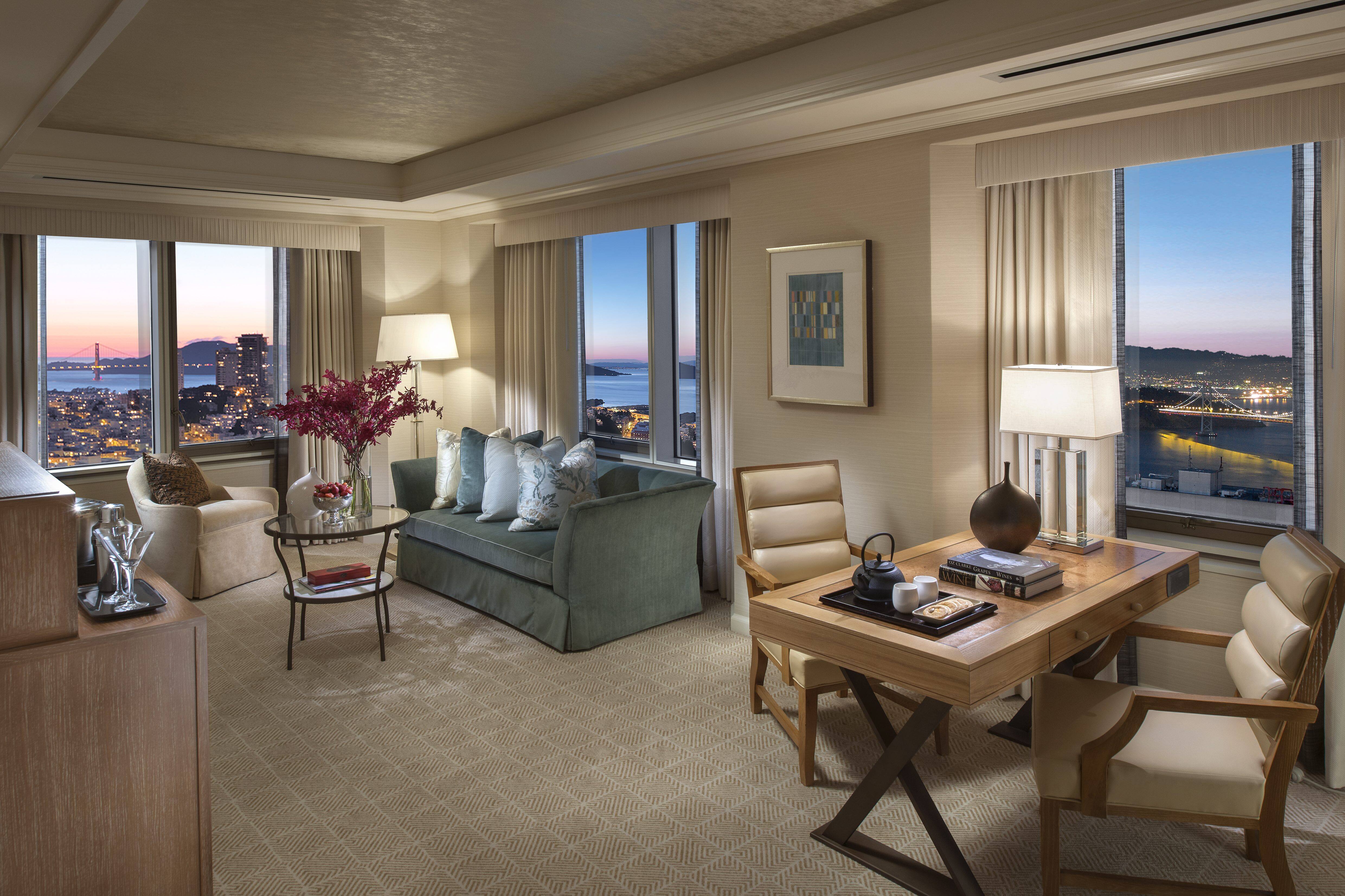 The Dynasty Suite - Parlor