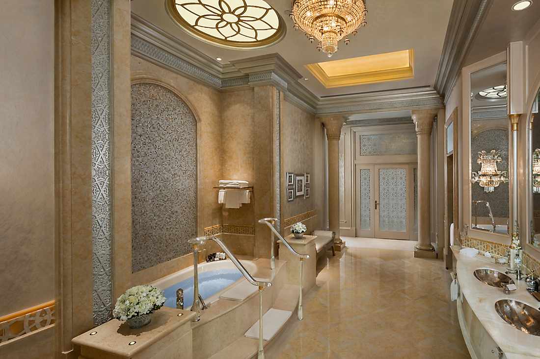 Three Bedroom Palace Suite bathroom