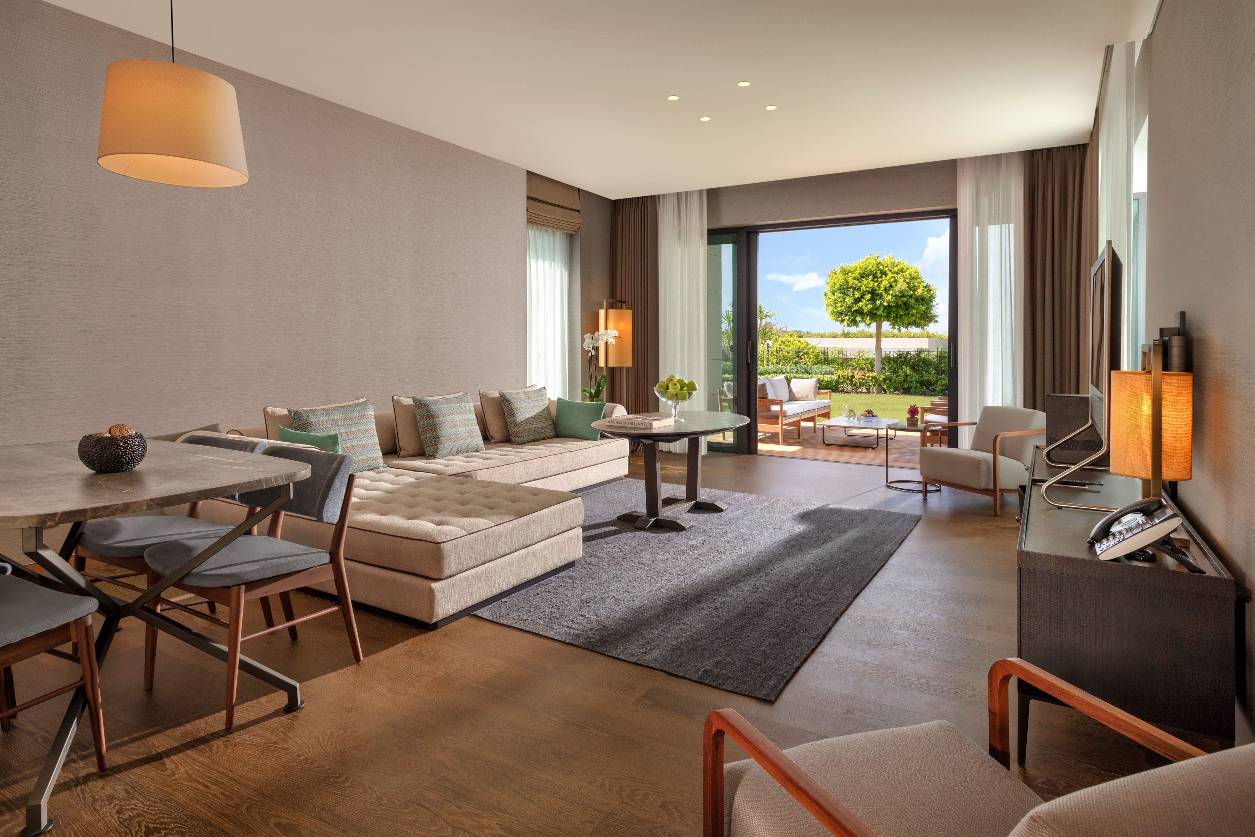 Апартаменты Garden View с тремя спальнями, гостиная