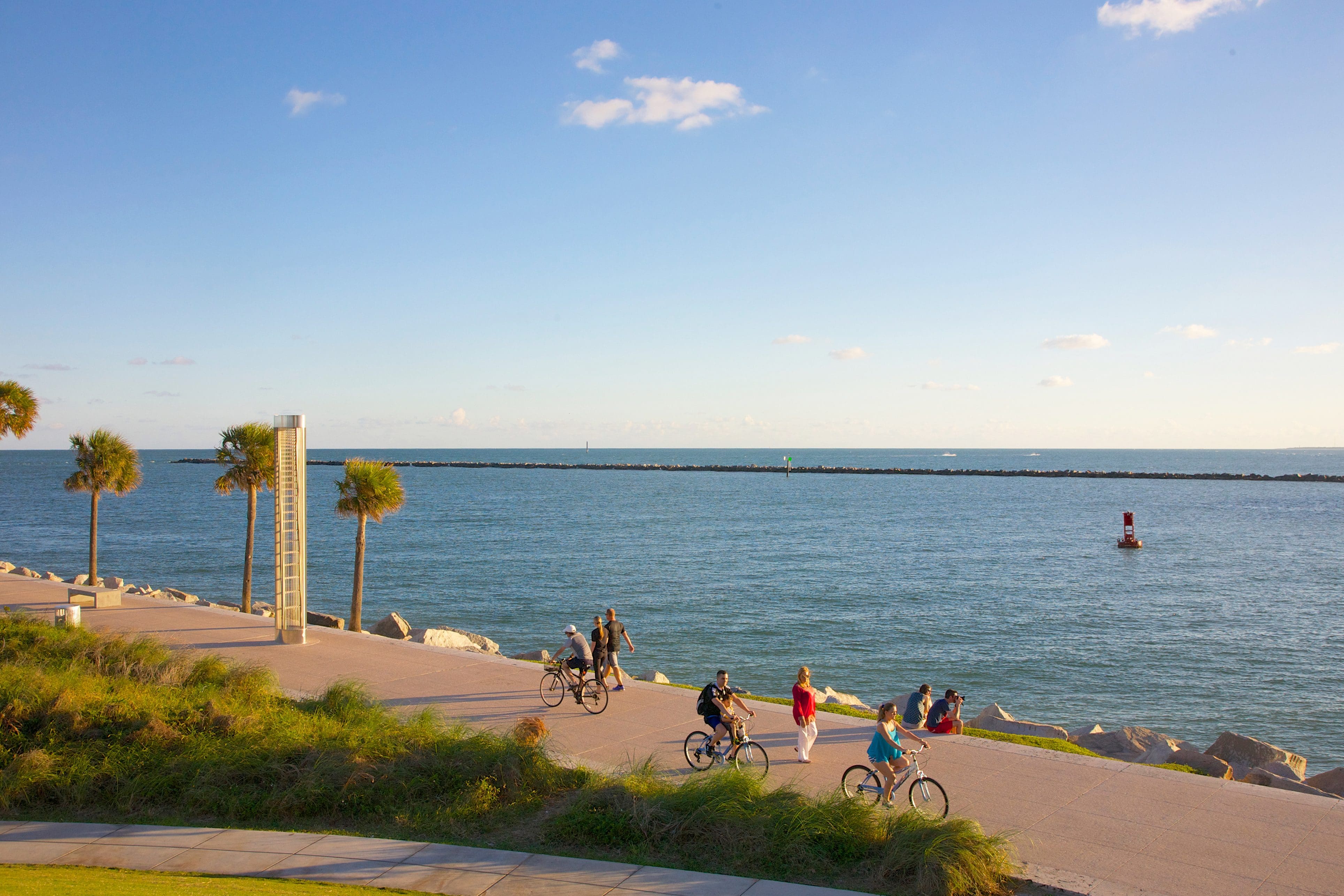 Looking out onto the water from the seaside promenade at South Pointe Park