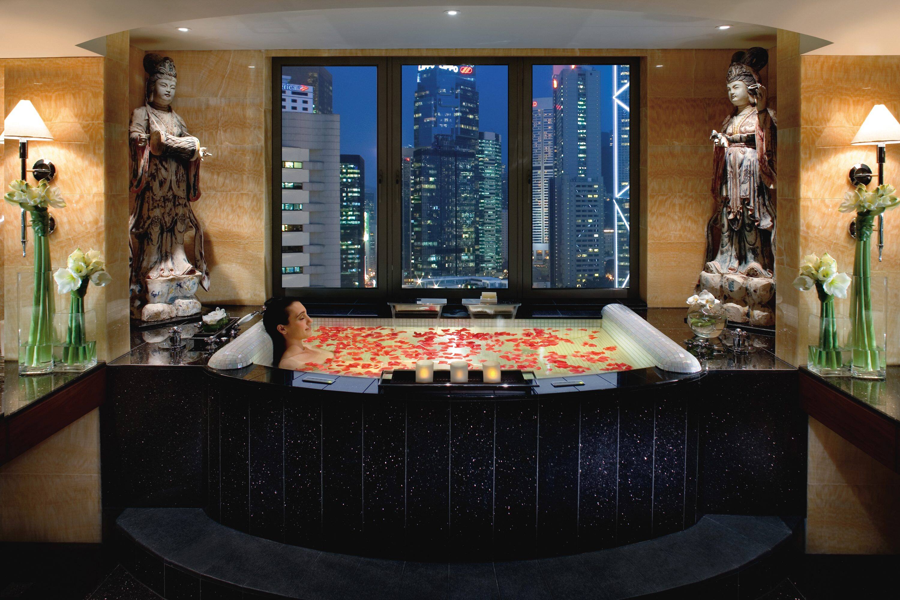 Mandarin Oriental Hong Kong suite bathroom