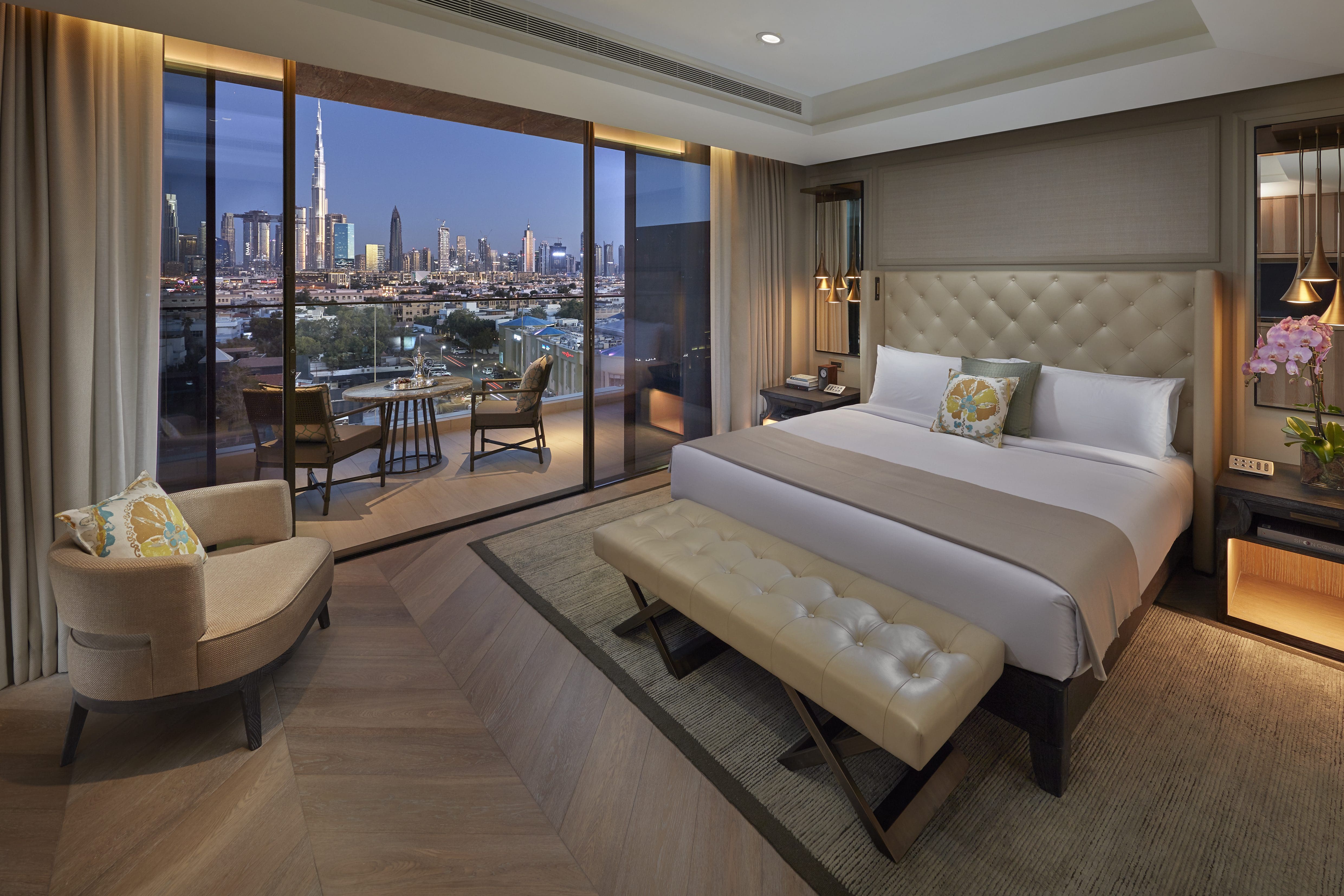 Club DeluxeZimmer mit Blick auf die Skyline Mandarin Oriental Hotels