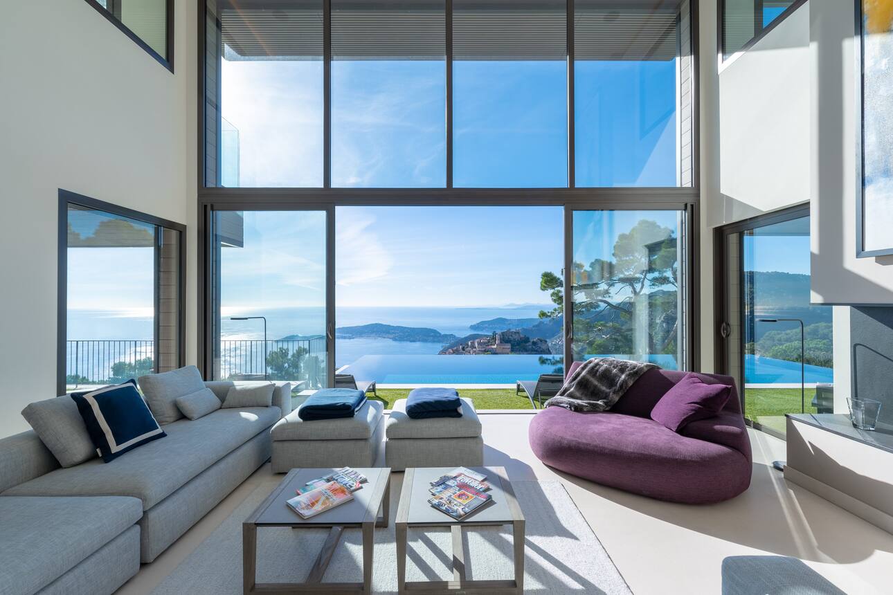 Wohnzimmer eines exklusiven Heims an der Côte d‘Azur