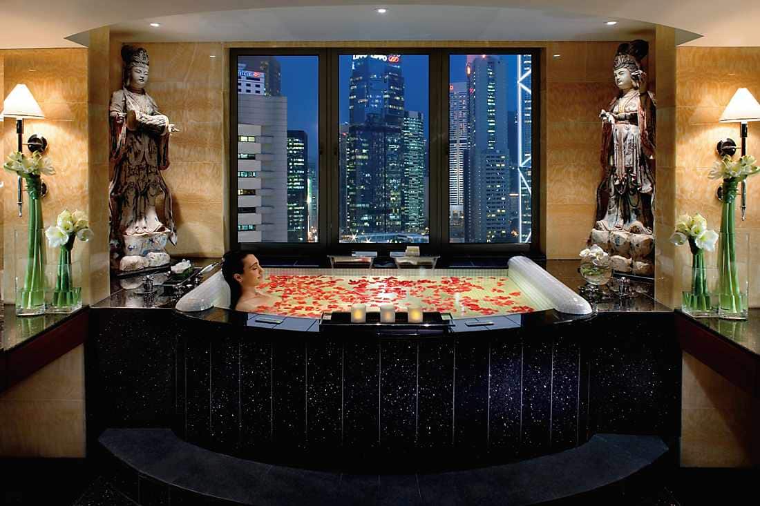 suite bathroom with city view