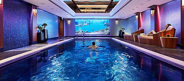 香港文华东方酒店的游泳池