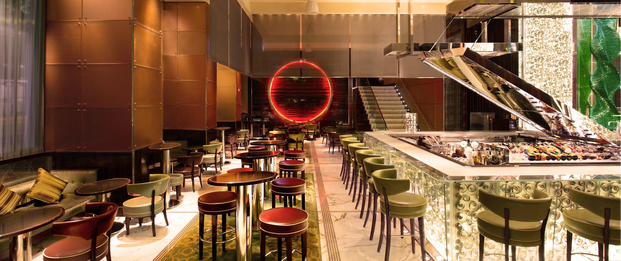 香港置地文華東方酒店 MO Bar 的調酒師