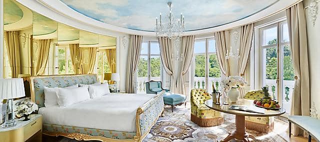 royal suite bedroom