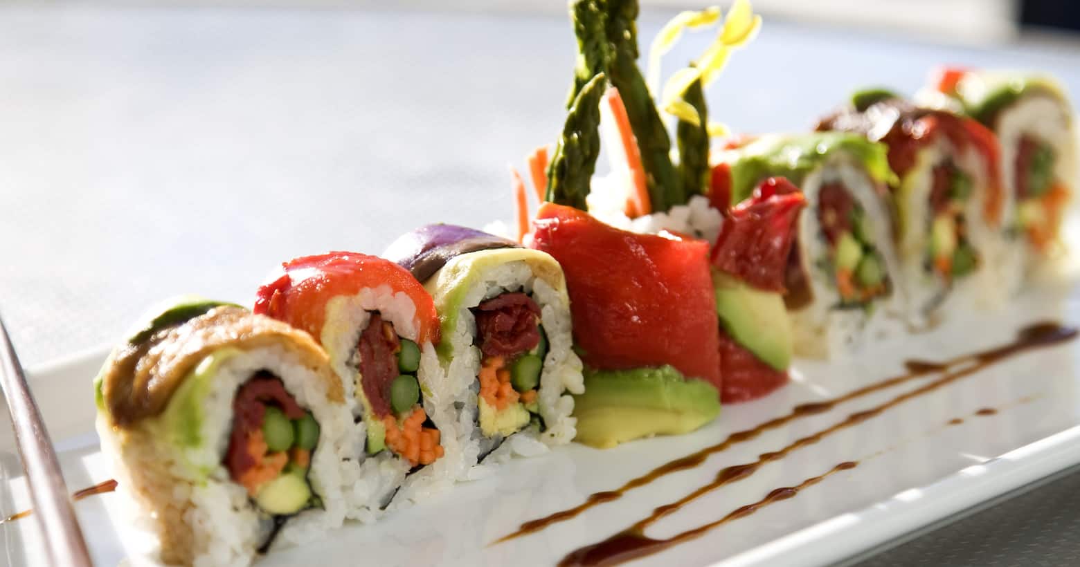 sushi en un plato