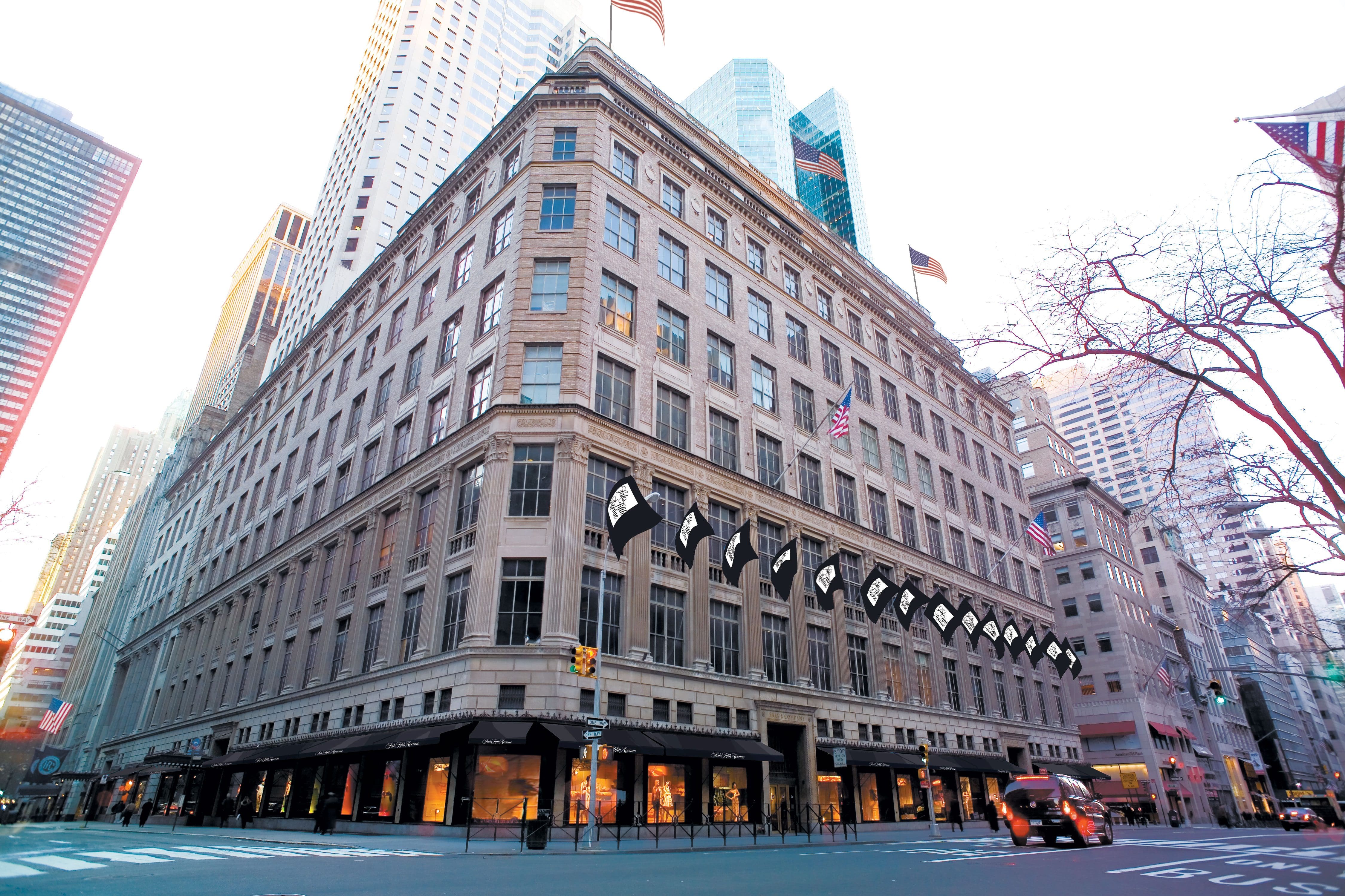    New York Shopping Saks Fifth Avenue