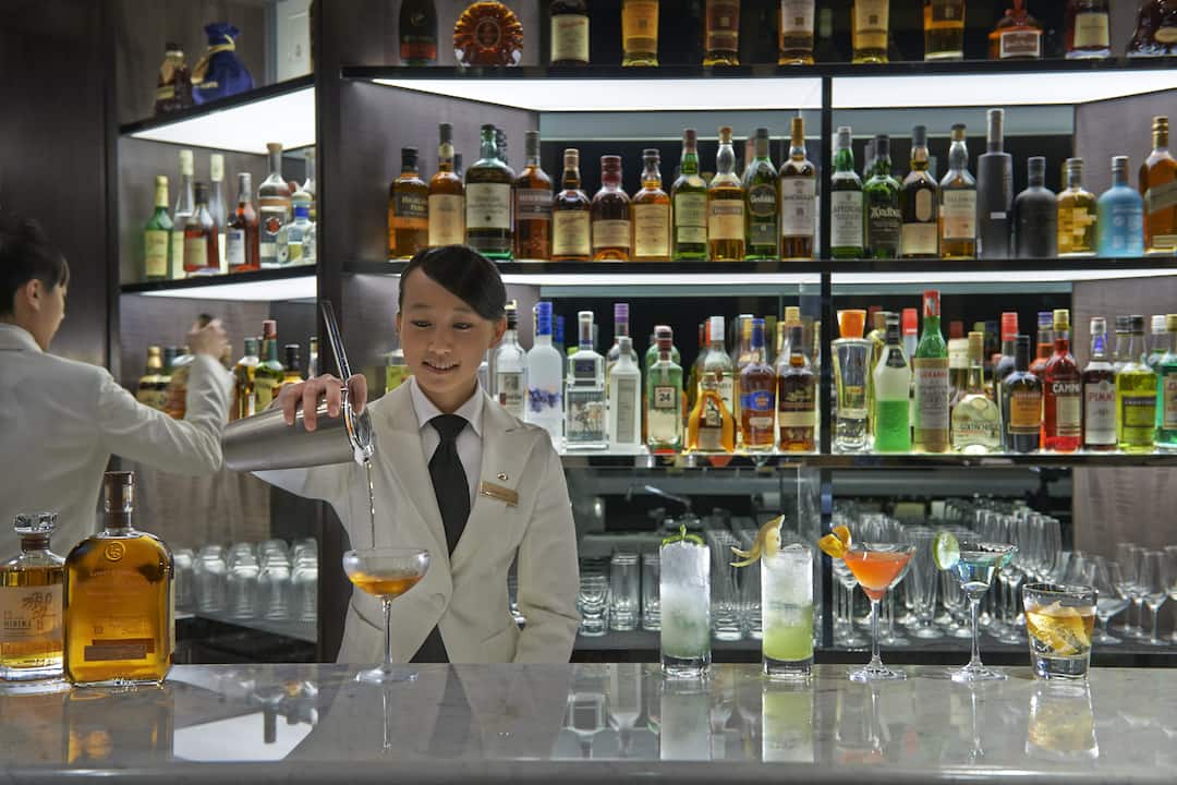 mo bar with bartender