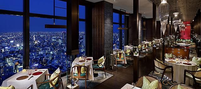high floor restaurant overlooking Tokyo skyline